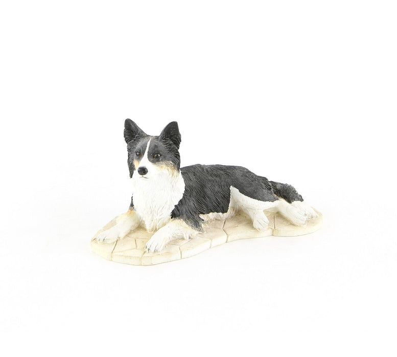 BORDER FINE ARTS 'BORDER COLLIE LYING' FIGURE MODEL TABLEAU A25657, BOXED