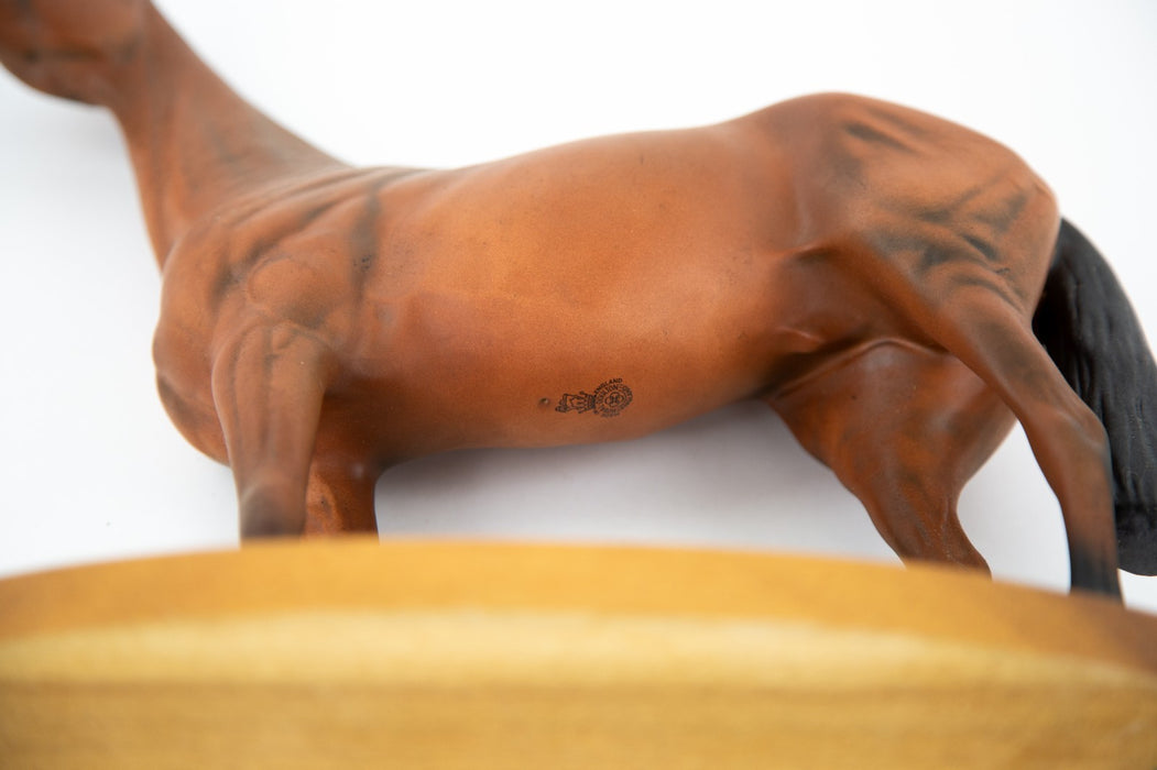 ROYAL DOULTON 'RED RUM' RACEHORSE FIGURE MODEL