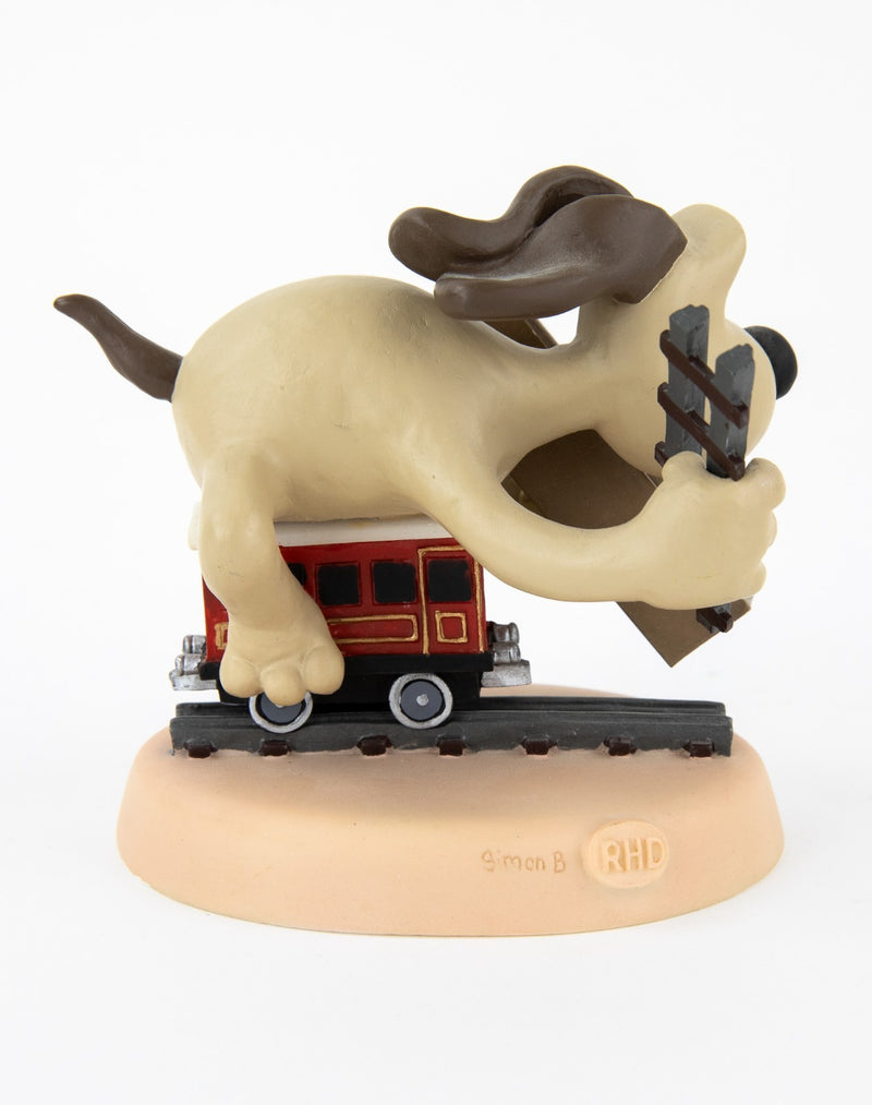 ROBERT HARROP 'TRAIN CHASE' WALLACE & GROMIT FIGURE MODEL WGYP02