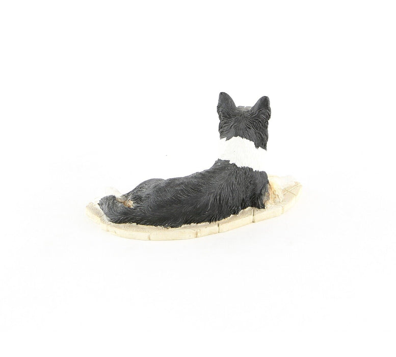 BORDER FINE ARTS 'BORDER COLLIE LYING' FIGURE MODEL TABLEAU A25657, BOXED