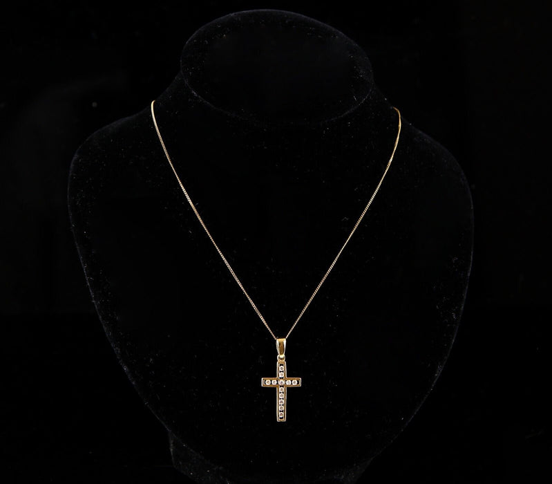 9ct GOLD & WHITE STONE CROSS PENDANT 1.5g HALLMARKED on 9ct GOLD CHAIN 0.6g 48cm