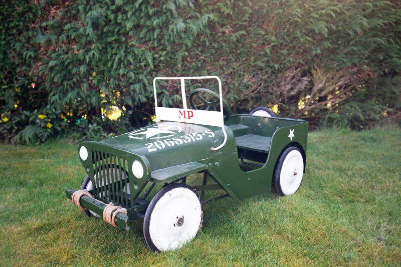 TRIANG - WILLY'S JEEP U.S. ARMY MILITARY TIN-PLATE RIDE-ON PEDAL CAR TOY