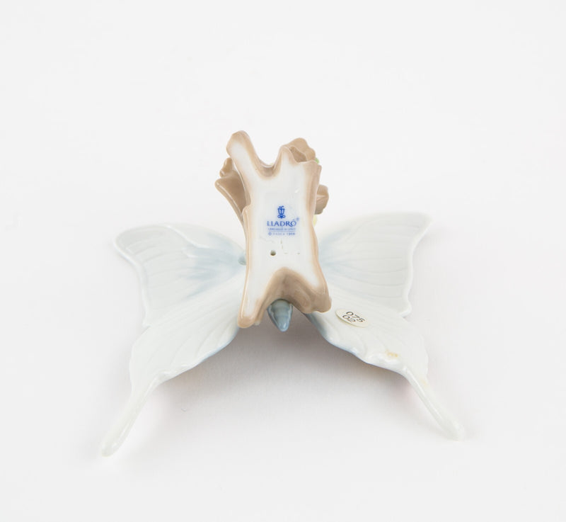 LLADRO 'SUMMER POND BUTTERFLY' FIGURE MODEL 7801