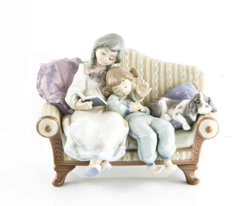 LLADRO 'BIG SISTER' GIRL READING TO CHILD WITH DOG FIGURE MODEL 5735, BOXED