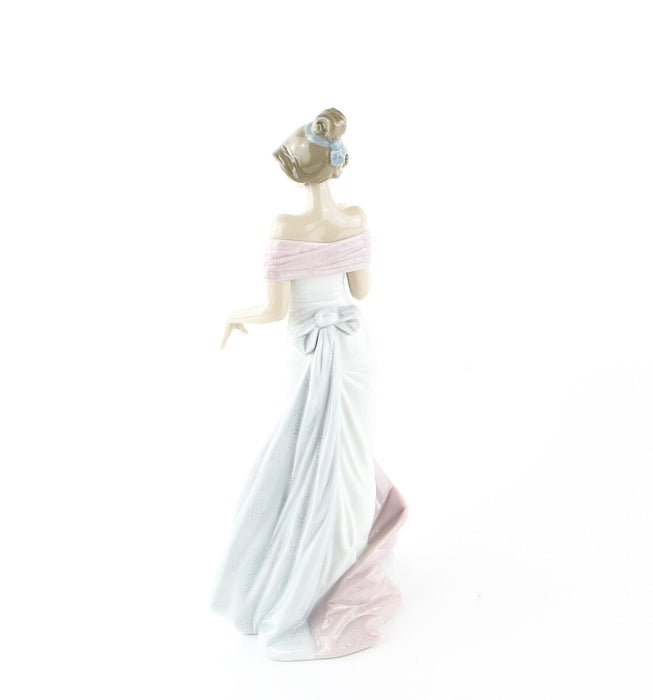 LLADRO 'SUMMER INFATUATION' GIRL LADY DRESS FIGURE MODEL 6366, BOXED