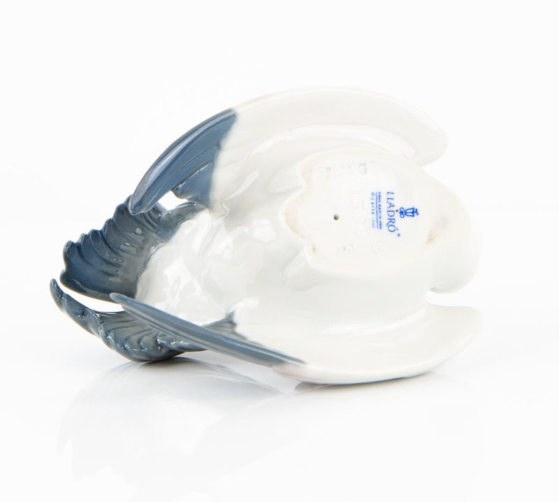 LLADRO 'NESTING CRANE' BIRD SITTING FIGURE MODEL 1599
