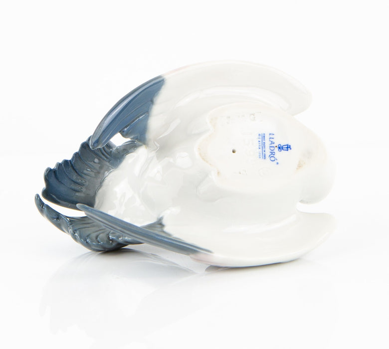 LLADRO 'NESTING CRANE' BIRD SITTING FIGURE MODEL 1599