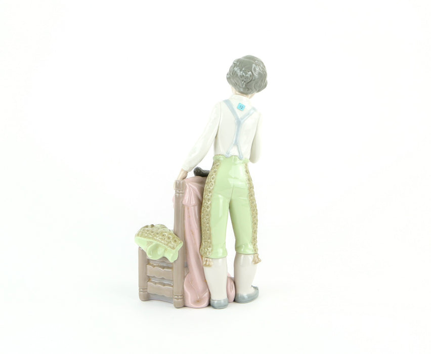 LLADRO 'REVERENT MATADOR WITH CROSS' BOY BULLFIGHTER FIGURE MODEL 5115