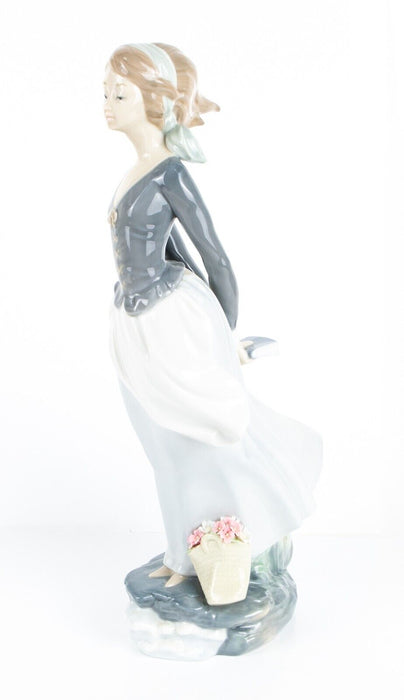 LLADRO 'WIND BLOWN GIRL' LARGE FIGURE MODEL 4922