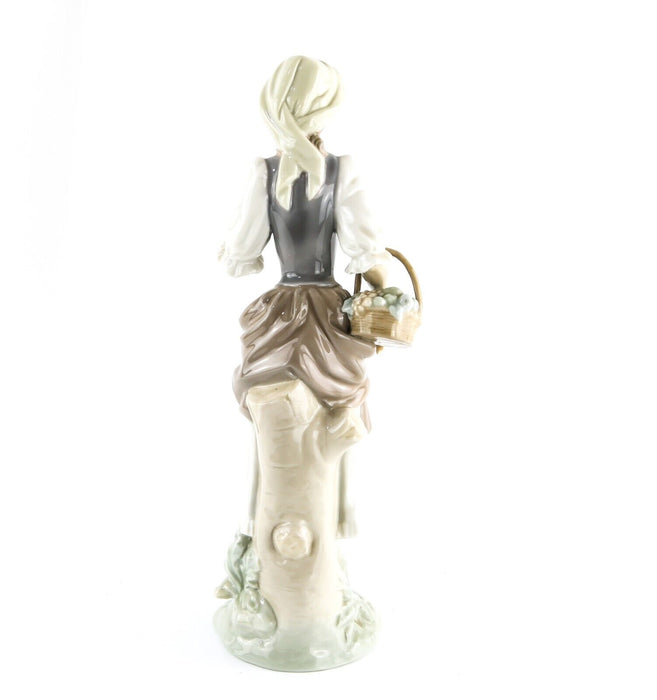 LLADRO 'GIRL WITH A FRUIT BASKET' COUNTRY LASS LARGE FIGURE MODEL 4665