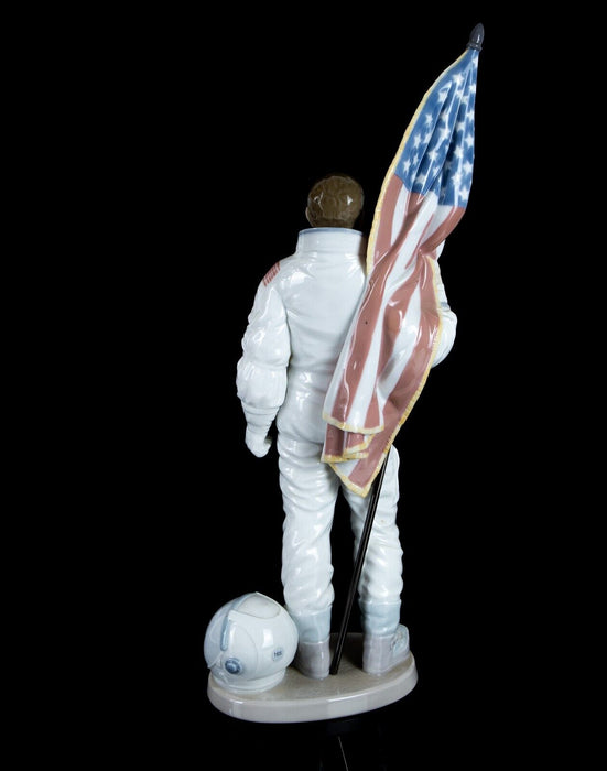 LLADRO 'ONE GIANT LEAP FOR MANKIND' BUZZ ALDRIN MOON LANDING FIGURE MODEL 6168