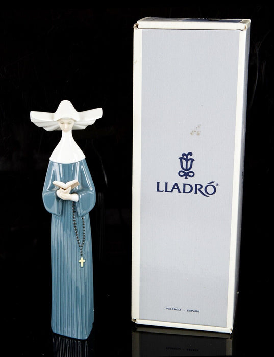 LLADRO 'PRAYERFUL MOMENT' NUN FIGURE MODEL 5500, BOXED