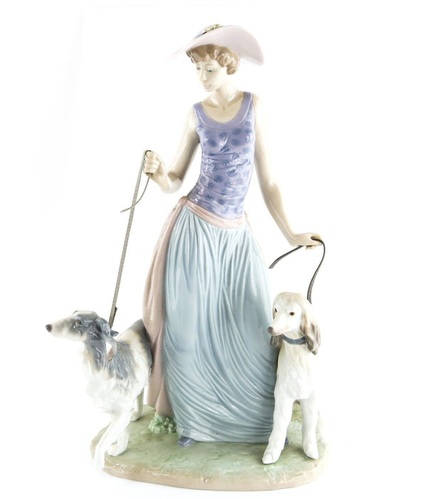 LLADRO 'ELEGANT PROMENADE' GIRL LADY DOGS LARGE FIGURE MODEL 5802, BOXED