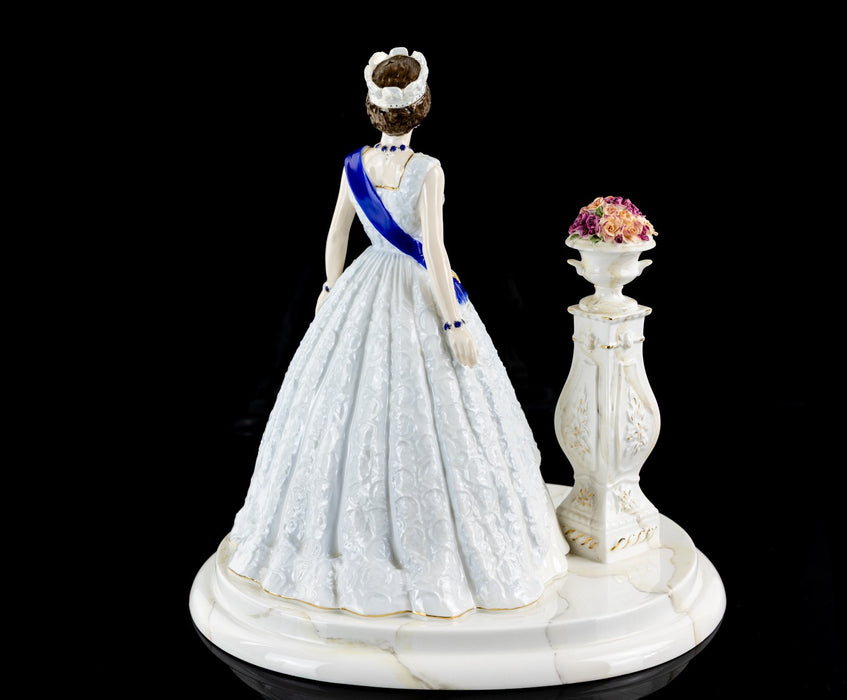 COALPORT HM QUEEN ELIZABETH II GOLDEN JUBLIEE LIMITED EDITION FIGURE