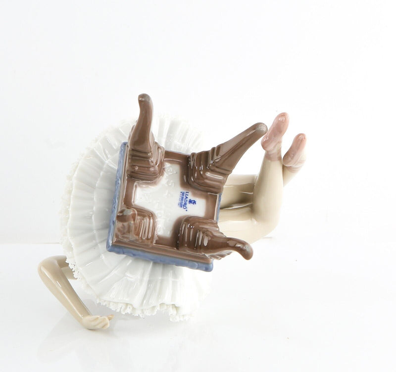 LLADRO 'PRETTY BALLERINA' SEATED GIRL LADY DRESS FIGURE MODEL 5499, BOXED