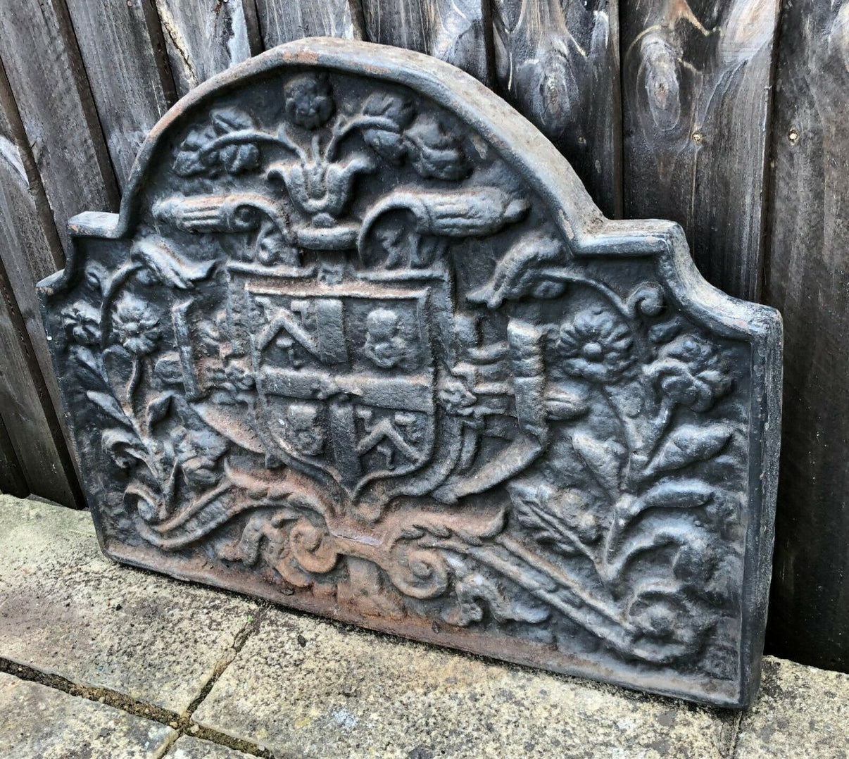 CAST IRON ARCH TOP FIRE BACK PLATE — PM Antiques & Collectables