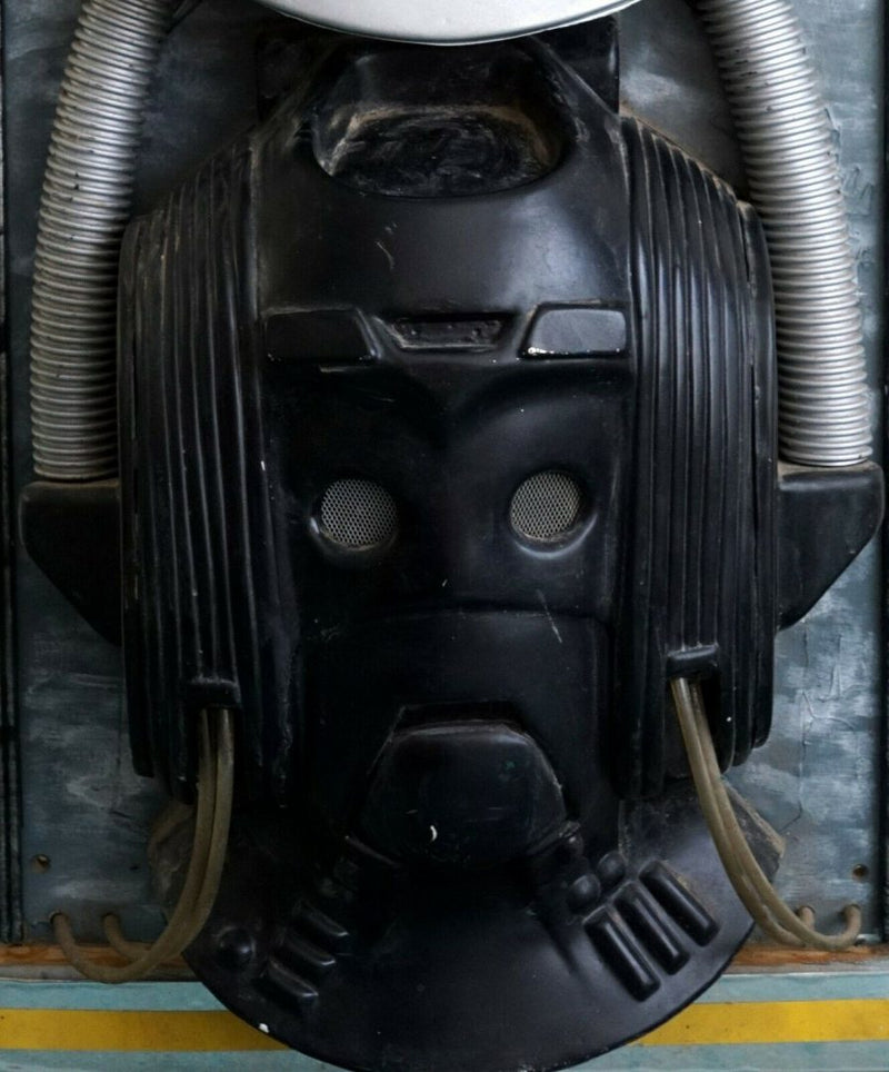 DOCTOR WHO - CRINKLEY BOTTOM BLOBBYLAND THEME PARK CYBERMAN HEAD DISPLAY PROP