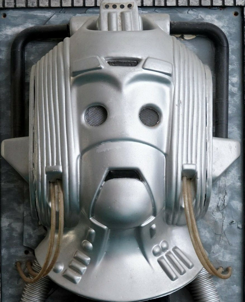 DOCTOR WHO - CRINKLEY BOTTOM BLOBBYLAND THEME PARK CYBERMAN HEAD DISPLAY PROP
