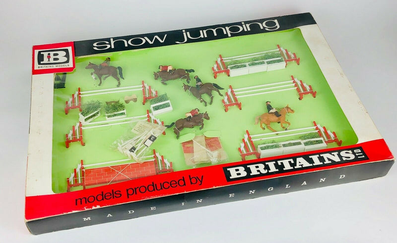 BRITAINS 'SHOW JUMPING' HORSE EQUESTRIAN DRESSAGE FIGURE MODEL SET 7954