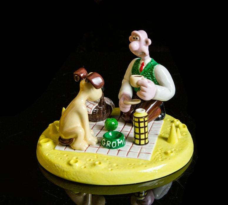 COALPORT CHARACTERS -PICNIC ON THE MOON- LIMITED EDITION WALLACE &amp; GROMIT FIGURE