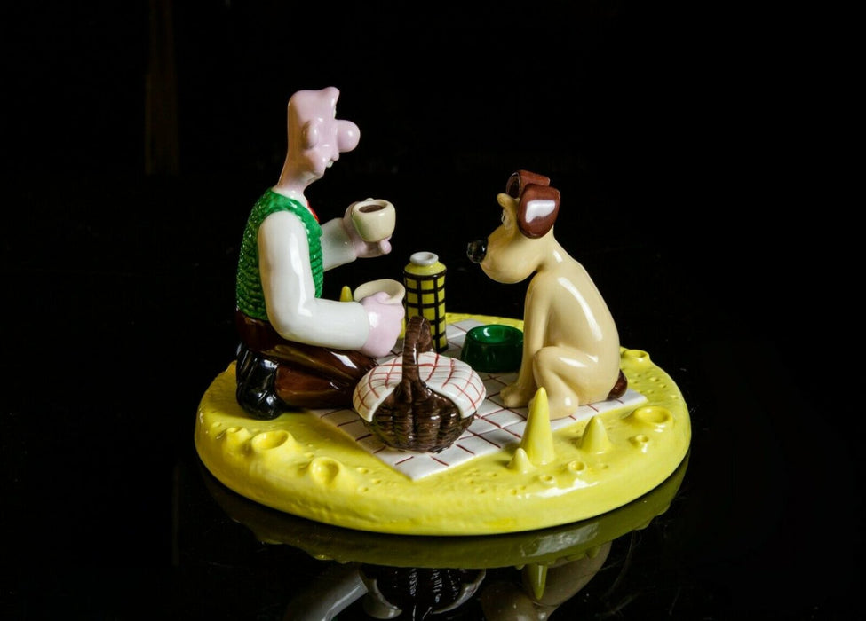 COALPORT CHARACTERS -PICNIC ON THE MOON- LIMITED EDITION WALLACE &amp; GROMIT FIGURE