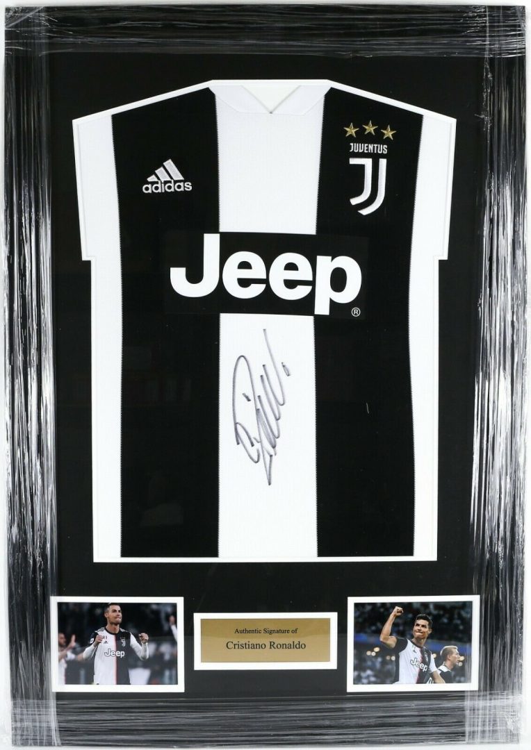 Cristiano Ronaldo signed Juventus