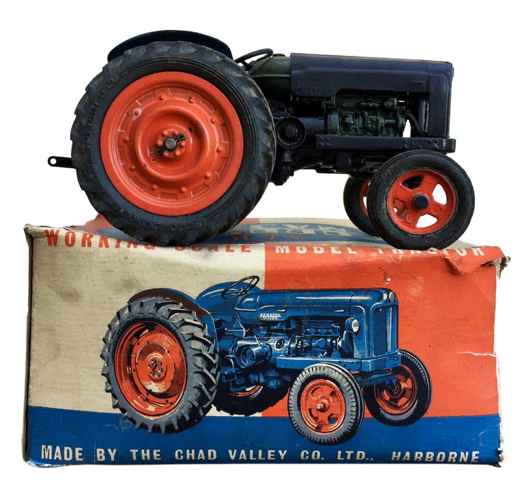 CHAD VALLEY 'NEW FORDSON MAJOR' LARGE SCALE CLOCKWORK TRACTOR