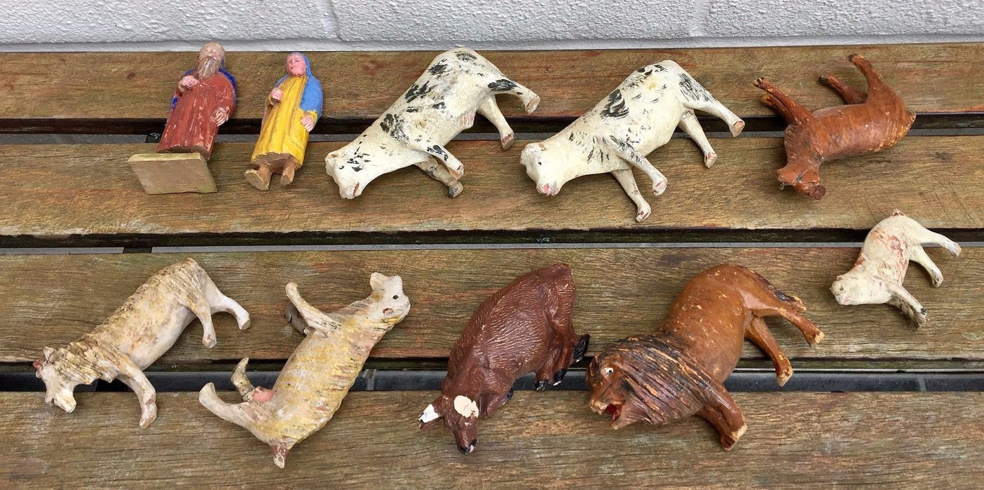 EARLY 20th CENTURY WOODEN NOAHS ARK TOY WITH CARVED ANIMAL FIGURES