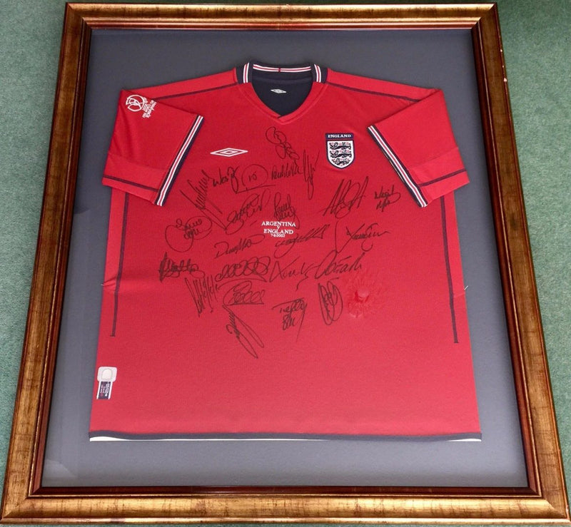 ENGLAND v ARGENTINA, WORLD CUP 2002 - SQUAD SIGNED UMBRO FOOTBALL SHIRT