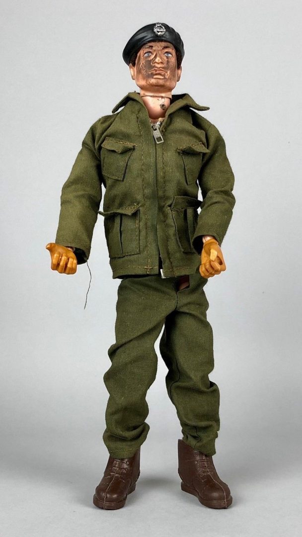 PALITOY 'ACTION MAN SOLDIER' GRIPPING HAND COMBAT ARMY 34052 &amp; ACCESSORIES