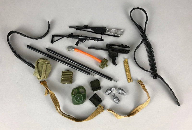 PALITOY 'ACTION MAN SOLDIER' GRIPPING HAND COMBAT ARMY 34052 &amp; ACCESSORIES