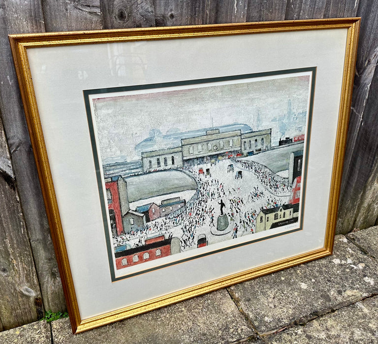 L.S. LAURENCE STEPHEN LOWRY, 'STATION APPROACH', SIGNED LIMITED EDITION PRINT, 370/850