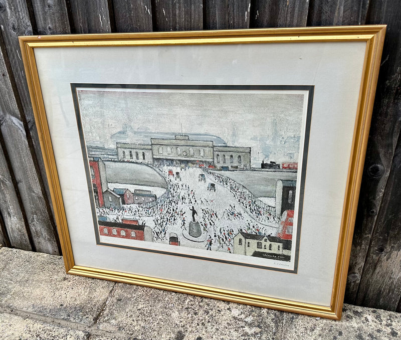 L.S. LAURENCE STEPHEN LOWRY, 'STATION APPROACH', SIGNED LIMITED EDITION PRINT, 262/850