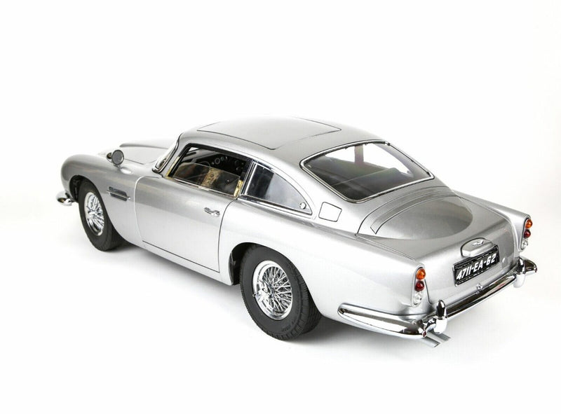 JAMES BOND, GOLDFINGER -ASTON MARTIN DB5- EAGLEMOSS 1:8 SCALE PRECISION MODEL