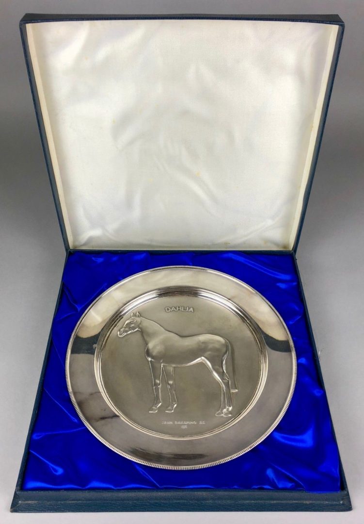 JOHN SKEAPING 'DAHILIA' 1973 STERLING SILVER ERII HORSE RACING PLATE DISH PLAQUE