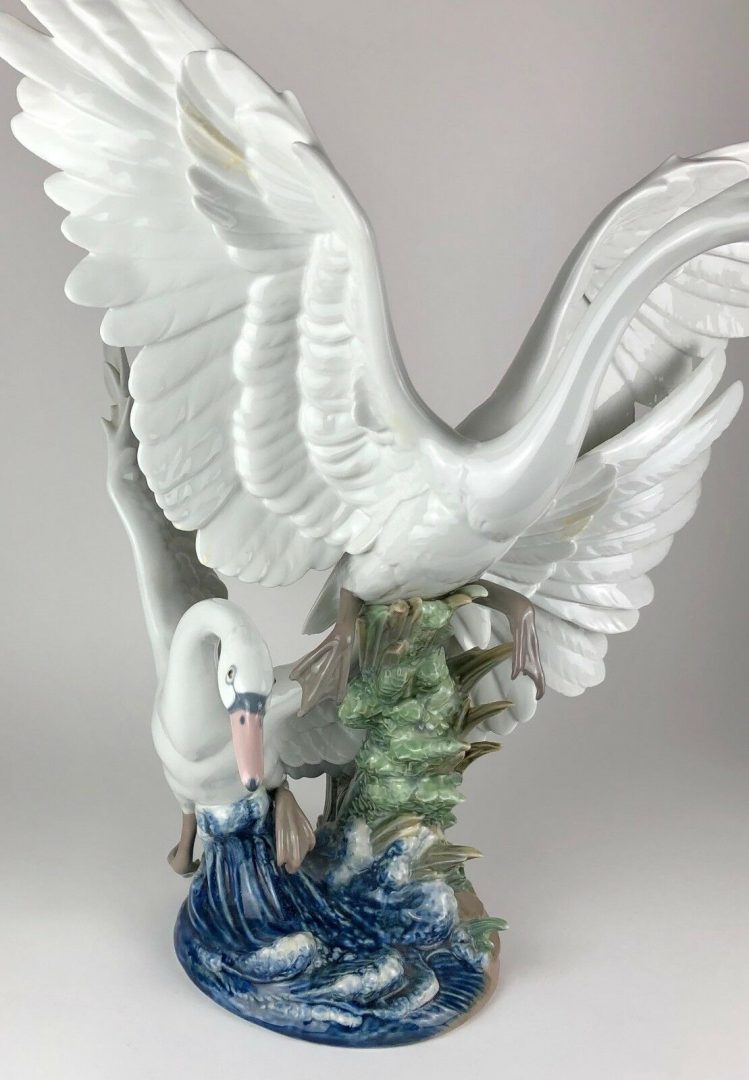 LLADRO -SWANS TAKE FLIGHT- PRESTIGE FIGURE MODEL 5912 DUCK GOOSE BIRD POND