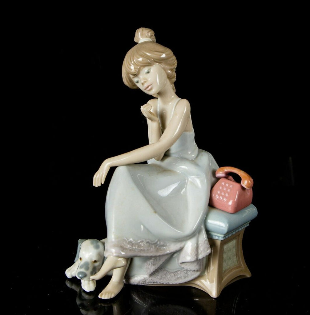Lladro -Chit Chat- Figure Model 5466 Girl Lady Telephone Dog Puppy
