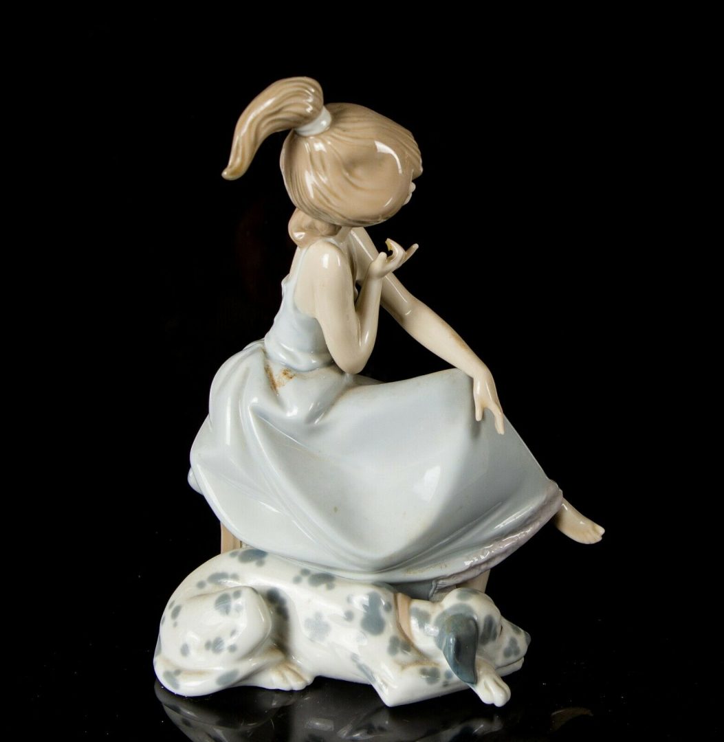 Lladro -Chit Chat- Figure Model 5466 Girl Lady Telephone Dog Puppy