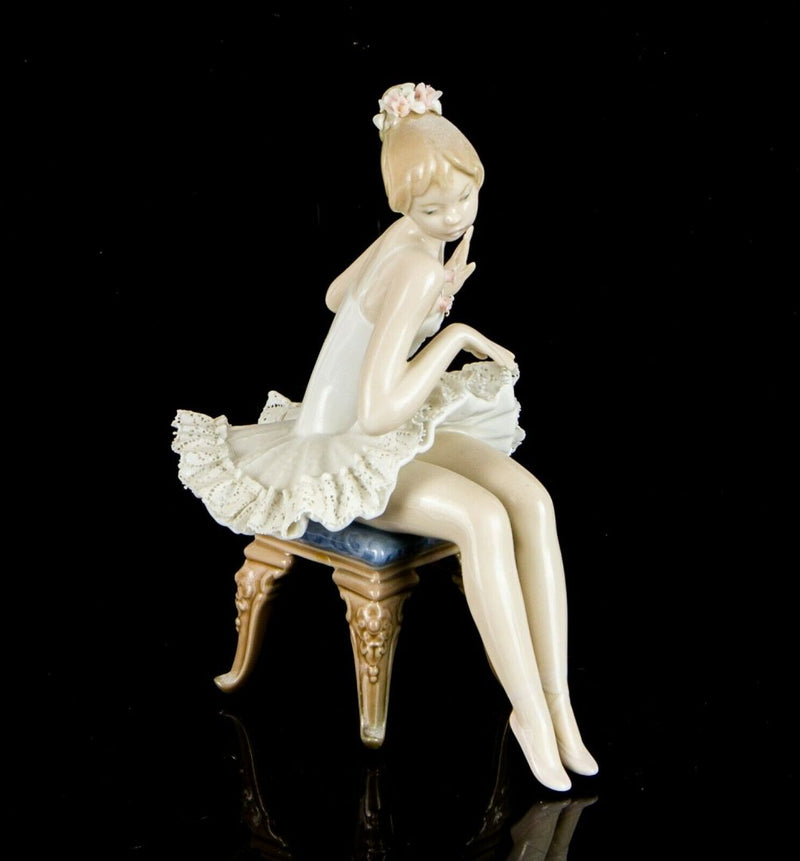 LLADRO -RECITAL- FIGURE MODEL 8282