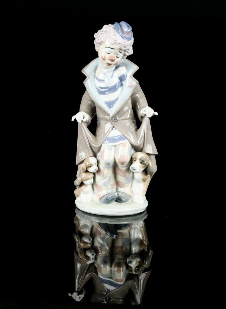 LLADRO -SURPRISE- FIGURE MODEL 5901 CLOWN BOY DOG PUPPIES