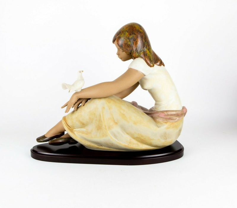 LLADRO -WATCHING THE DOVE- LARGE GRES GIRL LADY FIGURE MODEL 13526, BOXED