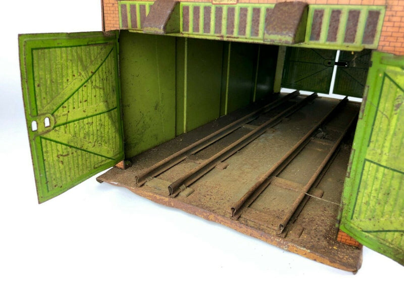 MECCANO HORNBY SERIES O GAUGE TIN PLATE TWIN ROAD/RAIL ENGINE SHED MODEL No.2