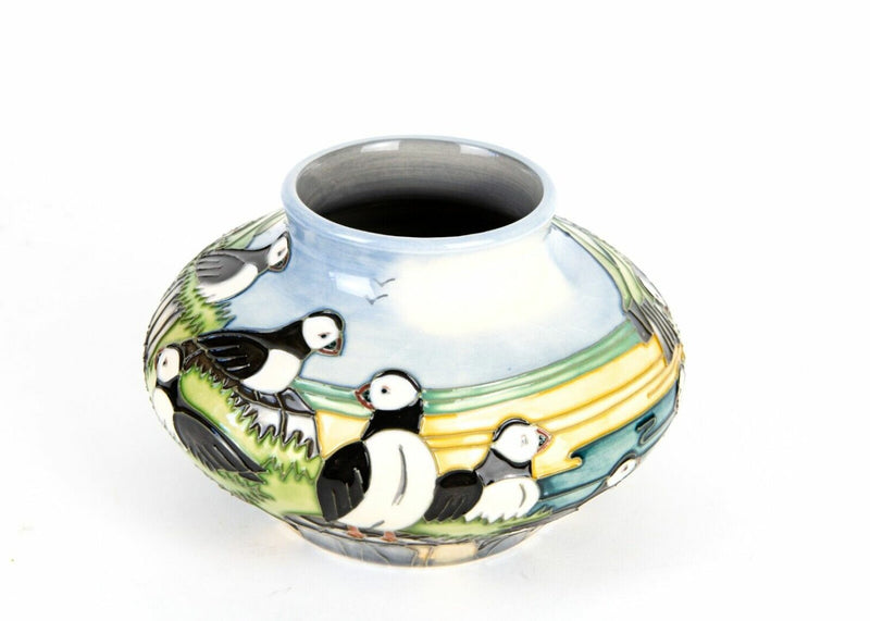 MOORCROFT POTTERY -PUFFIN- 1997 CAROL LOVATT BIRD COASTAL SEASCAPE SQUAT VASE