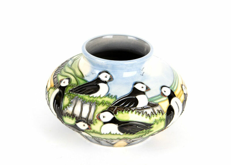 MOORCROFT POTTERY -PUFFIN- 1997 CAROL LOVATT BIRD COASTAL SEASCAPE SQUAT VASE