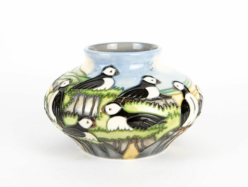 MOORCROFT POTTERY -PUFFIN- 1997 CAROL LOVATT BIRD COASTAL SEASCAPE SQUAT VASE