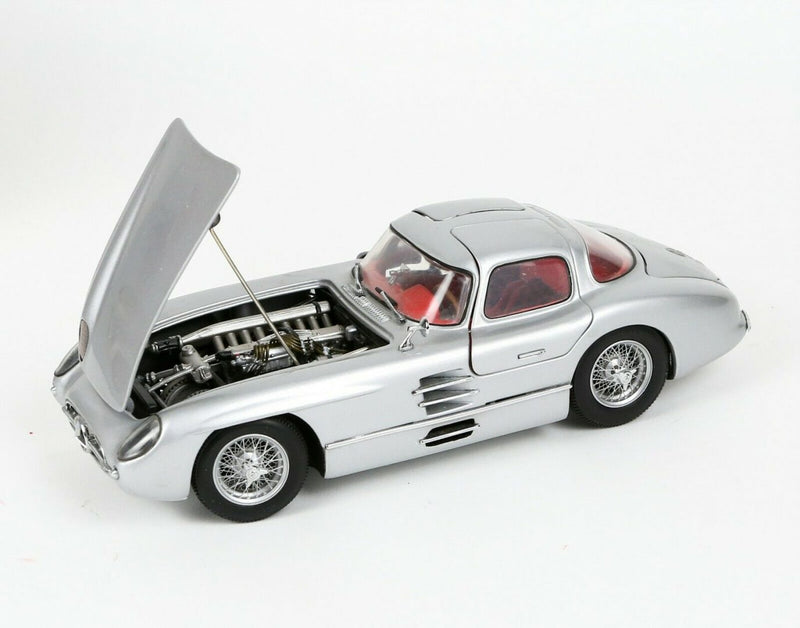 PAULS MODEL ART -MERCEDES BENZ 300 SLR COUPE 1955- 1:24 SCALE PRECISION MODEL