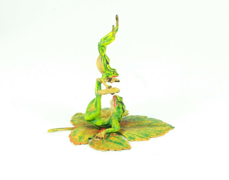 PETRI BRONZEN -BALANCING- NOVELTY COLD PAINTED BRONZE FROGS ON LEAF FIGURE MODEL