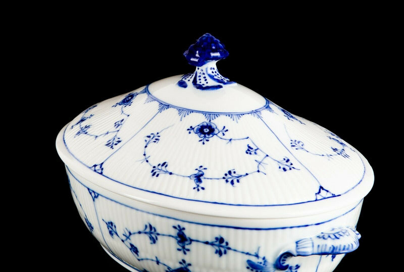 ROYAL COPENHAGEN BLUE/WHITE FLUTED VEGETABLE TUREEN SERVING DISH No. 283