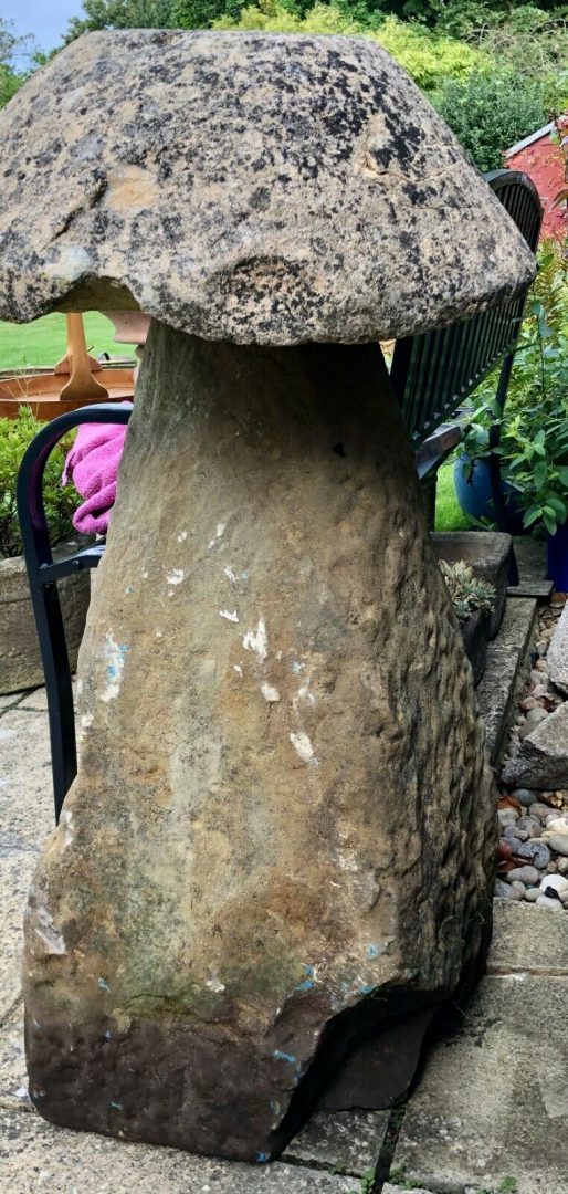 LARGE SADDLE STONE MUSHROOM GARDEN ORNAMENT FEATURE