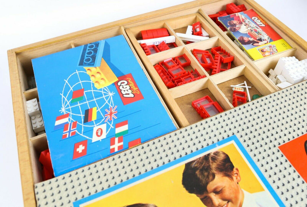 1960s LEGO SYSTEM TOWN PLAN OUTFIT SET WITH CATALOGUE, BOXED